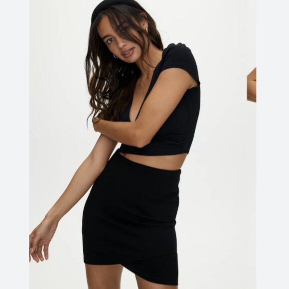 NWOT Aritzia Talula 90s Black Tulip Hem Tube Skirt - Picture 5 of 6